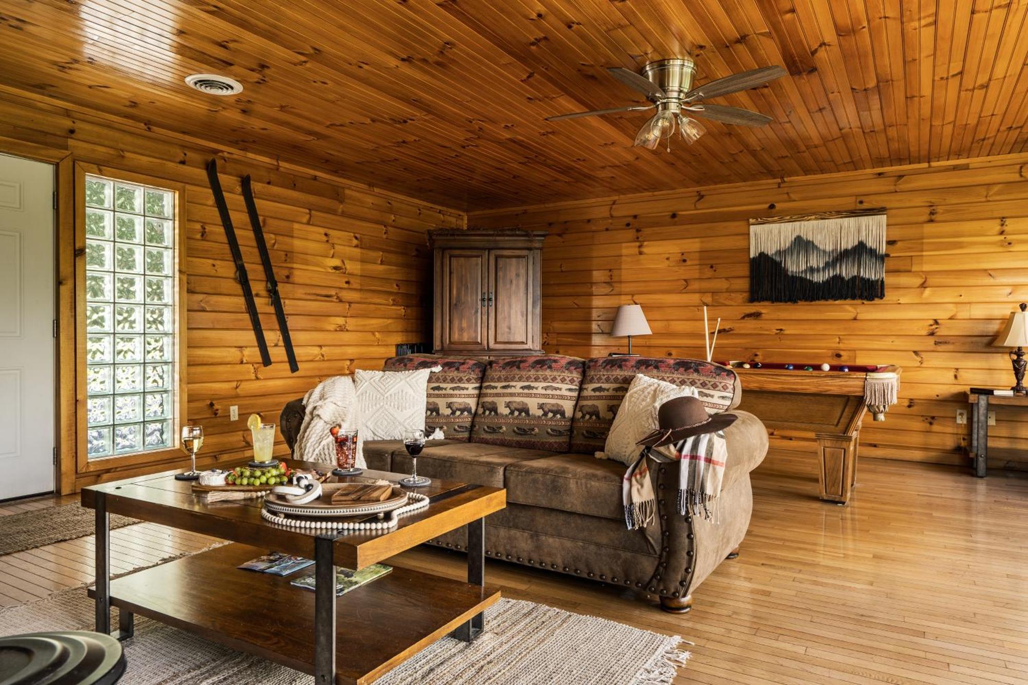 Вілла Elevista - Quaint&Private-Views-Hottub-Pooltable-Bears-3 Clubhouse Pools Гатлінбург Екстер'єр фото